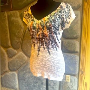 Fashion T-Shirt with feather print design
